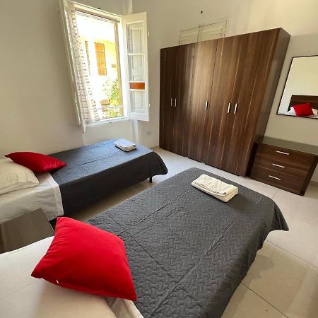 Room With Private Bathroom Сліма Екстер'єр фото