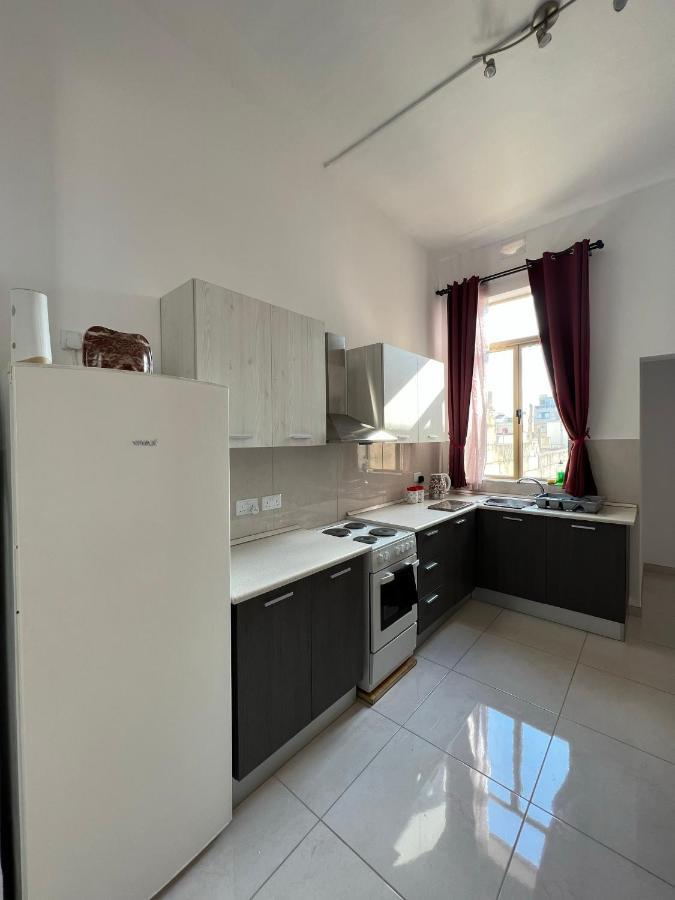 Room With Private Bathroom Сліма Екстер'єр фото