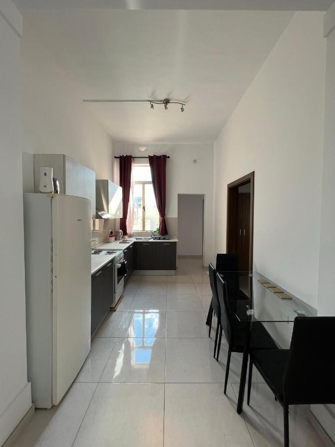 Room With Private Bathroom Сліма Екстер'єр фото