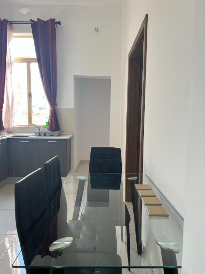Room With Private Bathroom Сліма Екстер'єр фото