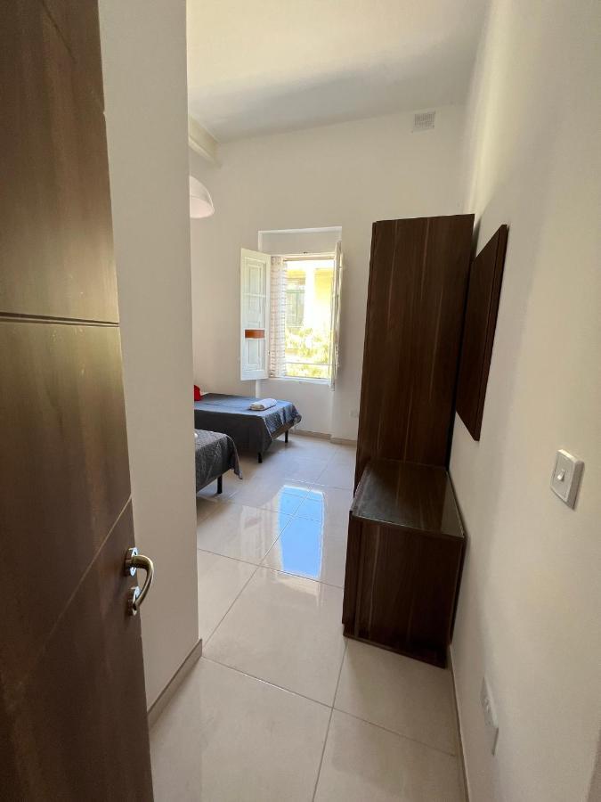 Room With Private Bathroom Сліма Екстер'єр фото
