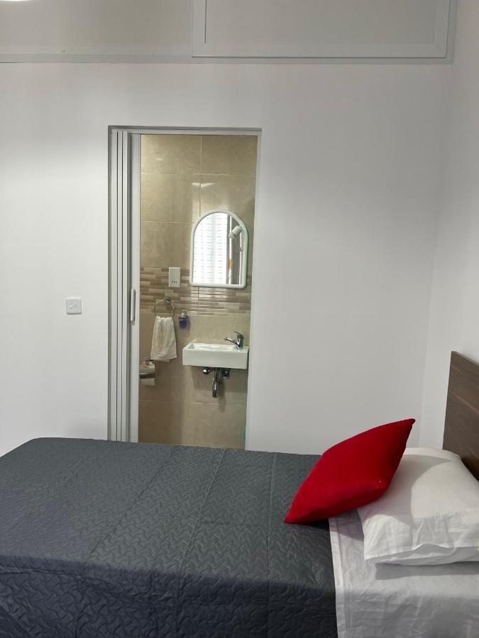 Room With Private Bathroom Сліма Екстер'єр фото