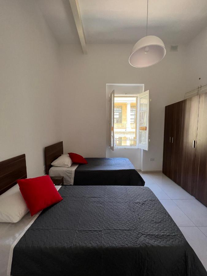 Room With Private Bathroom Сліма Екстер'єр фото
